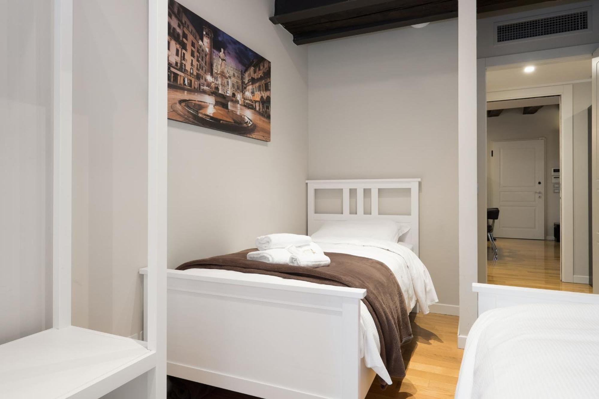 Flats4Rent Federica Apartment Verona Bagian luar foto