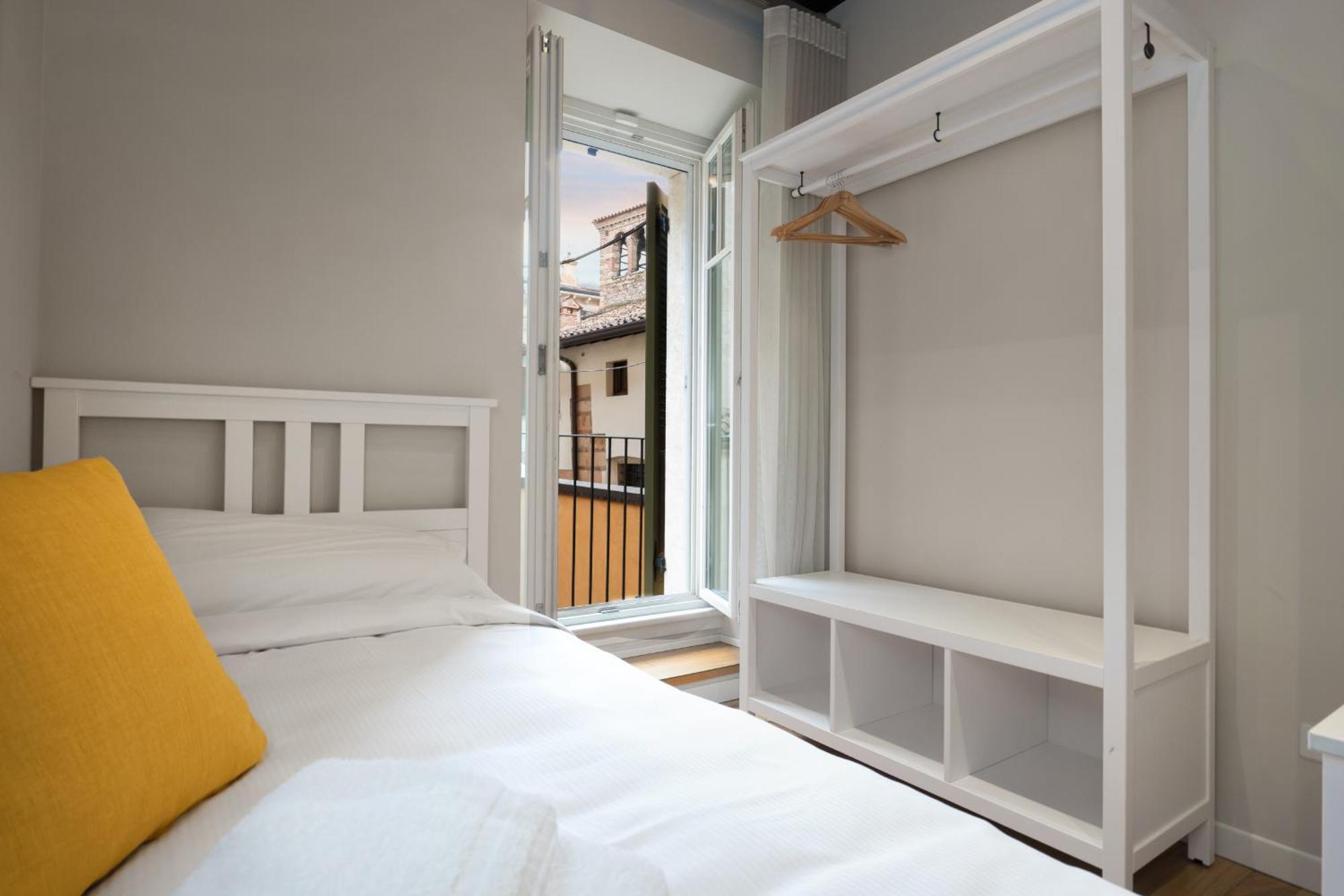 Flats4Rent Federica Apartment Verona Bagian luar foto